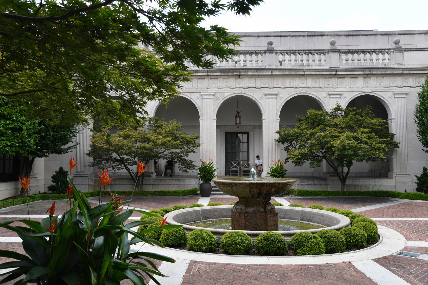 For charming gardens, visit the edge of D.C.'s National Mall
